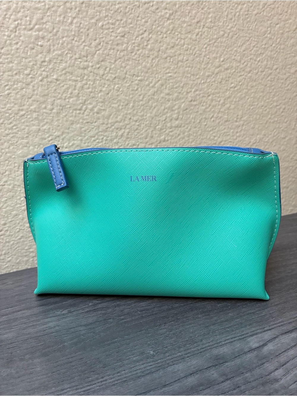 NWOT La Mer Turquoise & Blue Zip Cosmetic Pouch